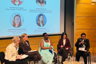 Naibu wa Waziri wa Afya, Mhe. Dkt. Florence Samizi (kulia) akitoa mada katika Mkutano wa Afya kati ya nchi za Afrika na Nodiki jijini Stockholm, Sweden.