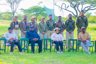 Waziri wa Maliasili na Utalii, Dkt. Ashatu Kijaji (Mb), baada ya kutembelea timu hiyo katika eneo la  Mamlaka ya Hifadhi ya Ngorongoro