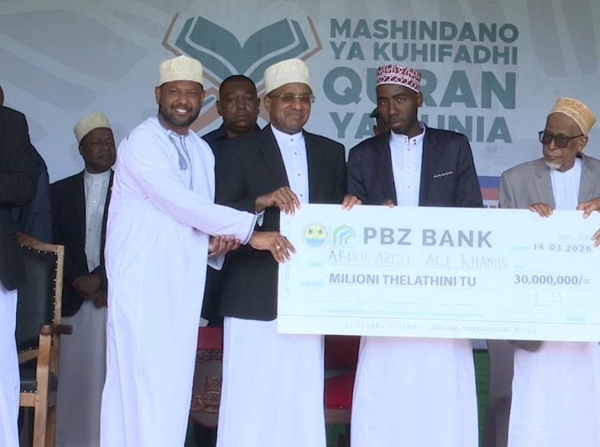 DKT.MWINYI ASHIRIKI MASHINDANO YA KUHIFADHI QUR-AN